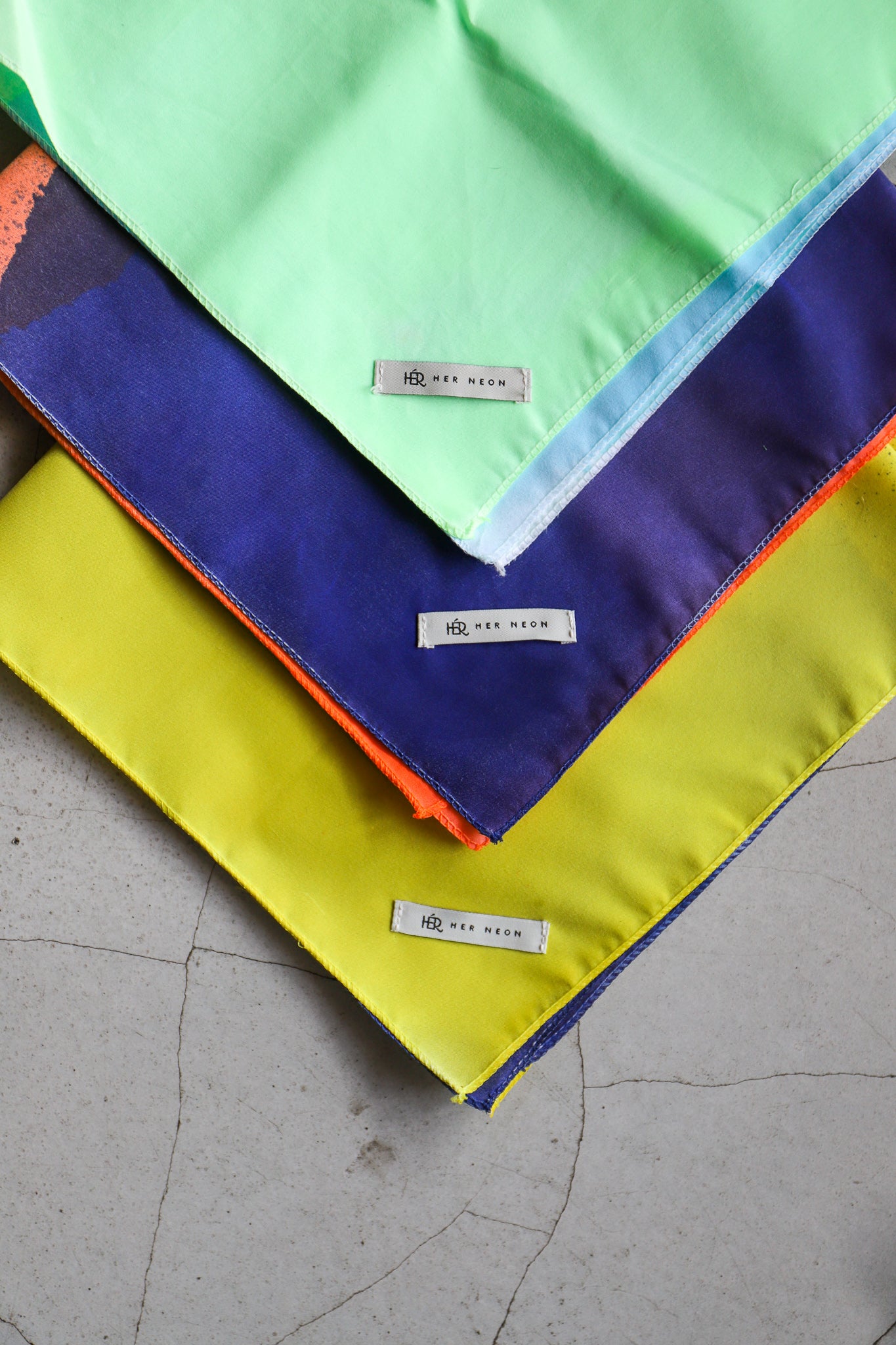 SPRAYED BANDANA