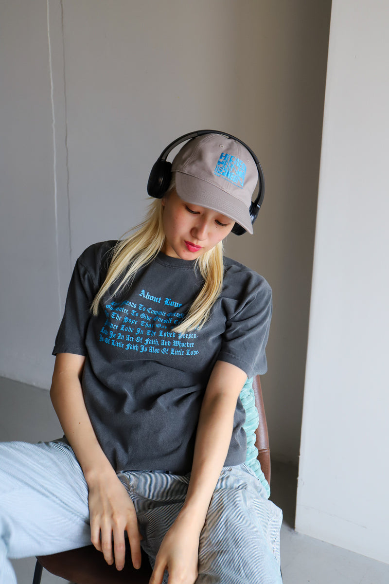 About love tee / Belief charcoal