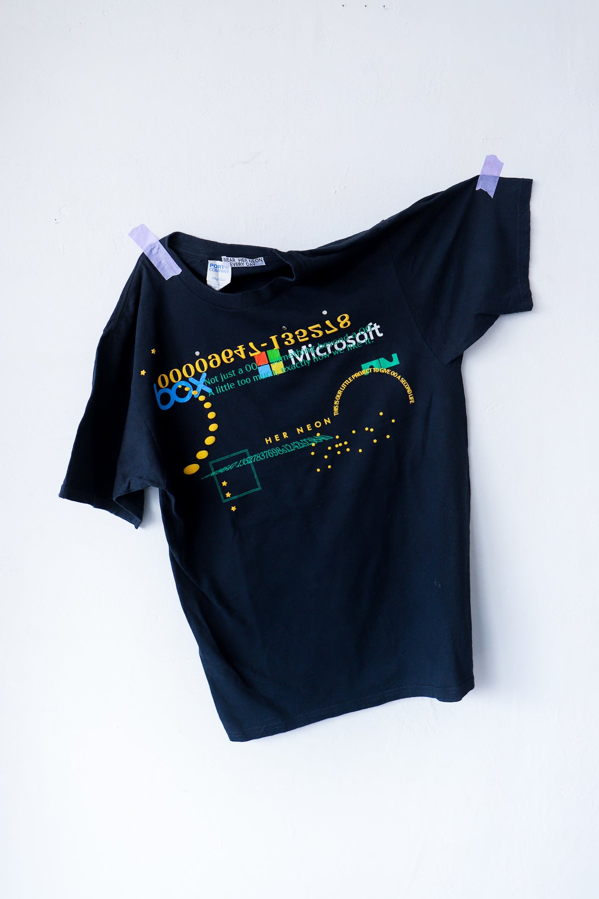 T-SHIRT – HER NEON