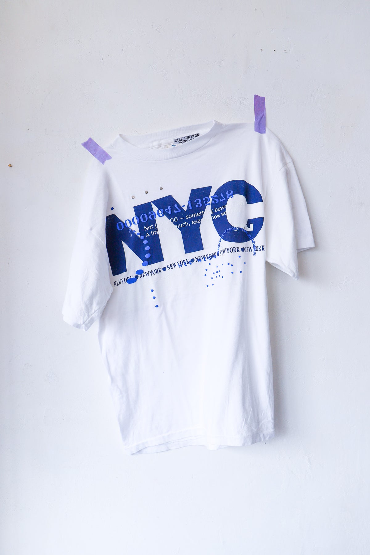 T-SHIRT – HER NEON