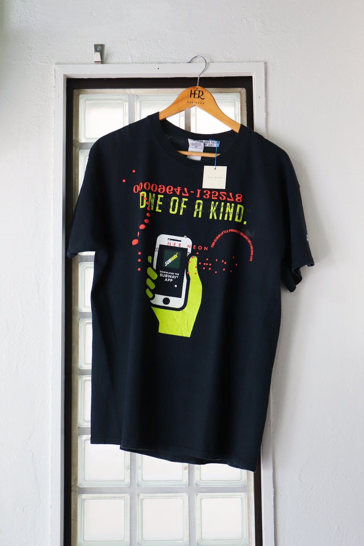 00-42 – HER NEON