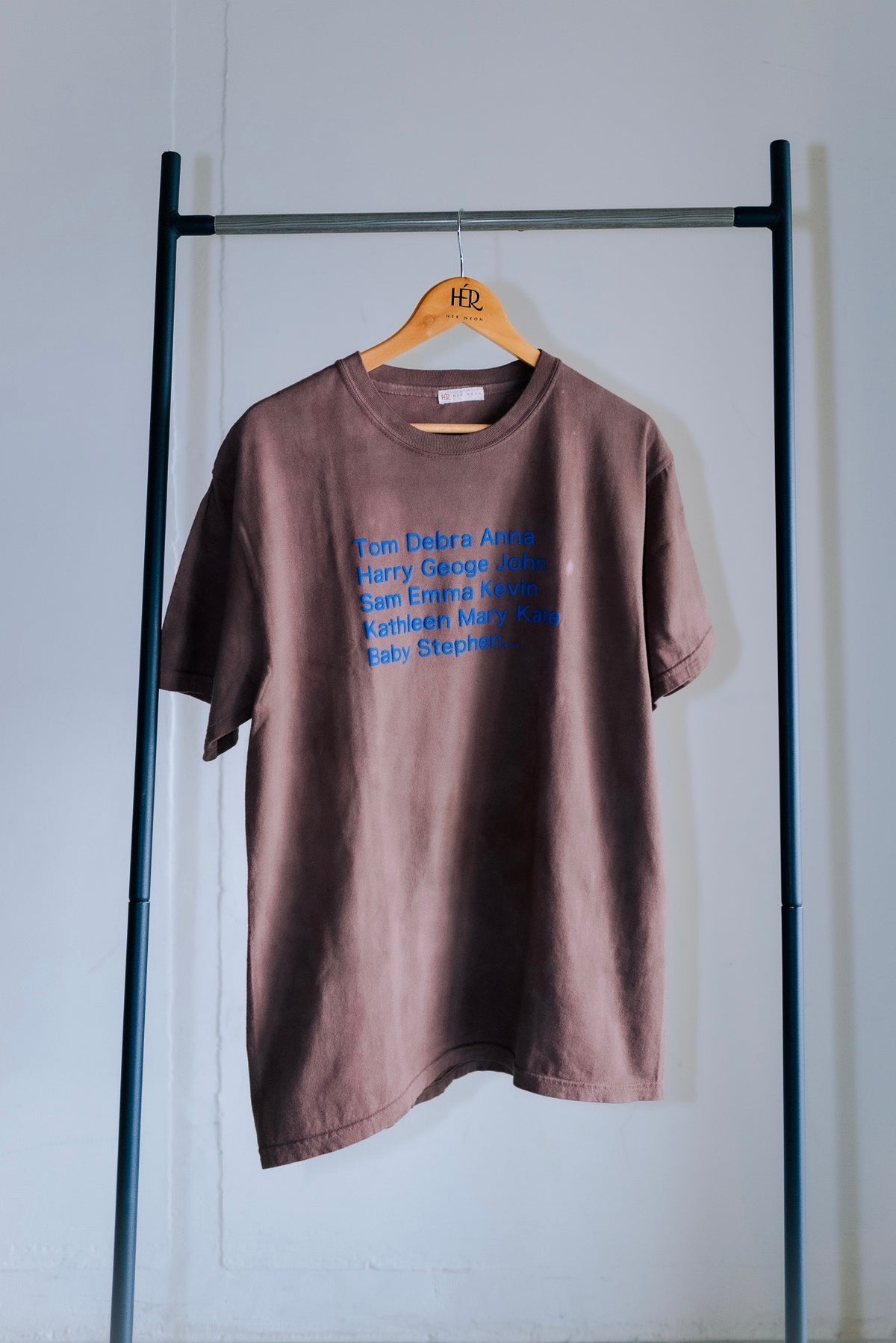 T-SHIRT – HER NEON