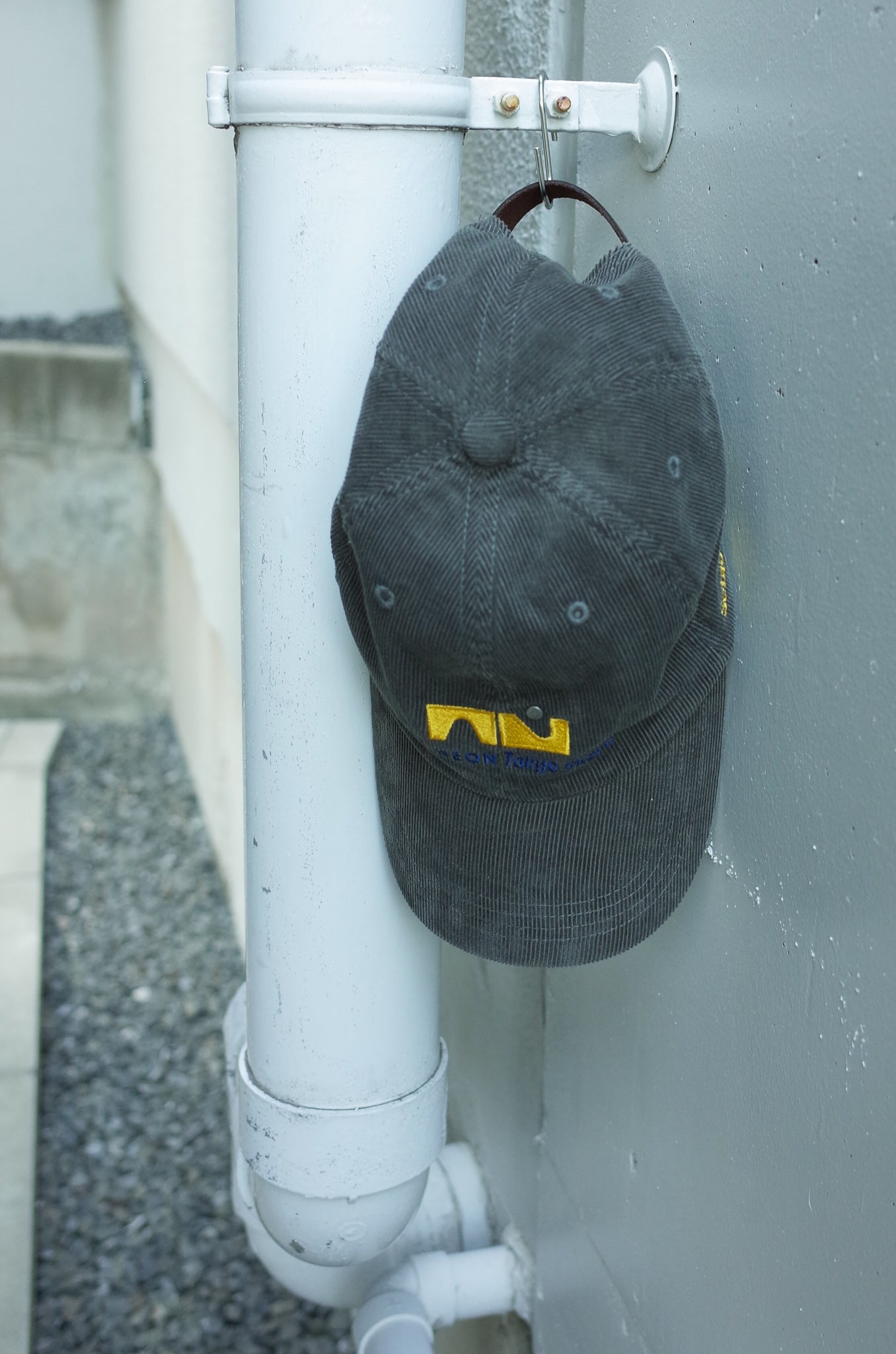 Anniv. cap by Jonathan  / Charcoal